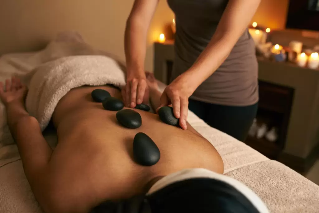 https://www.dr-massages-bayonne.com/wp-content/uploads/2022/12/massage-aux-pierres-chaudes-port-jerome-sur-seine-1024x684-1.webp